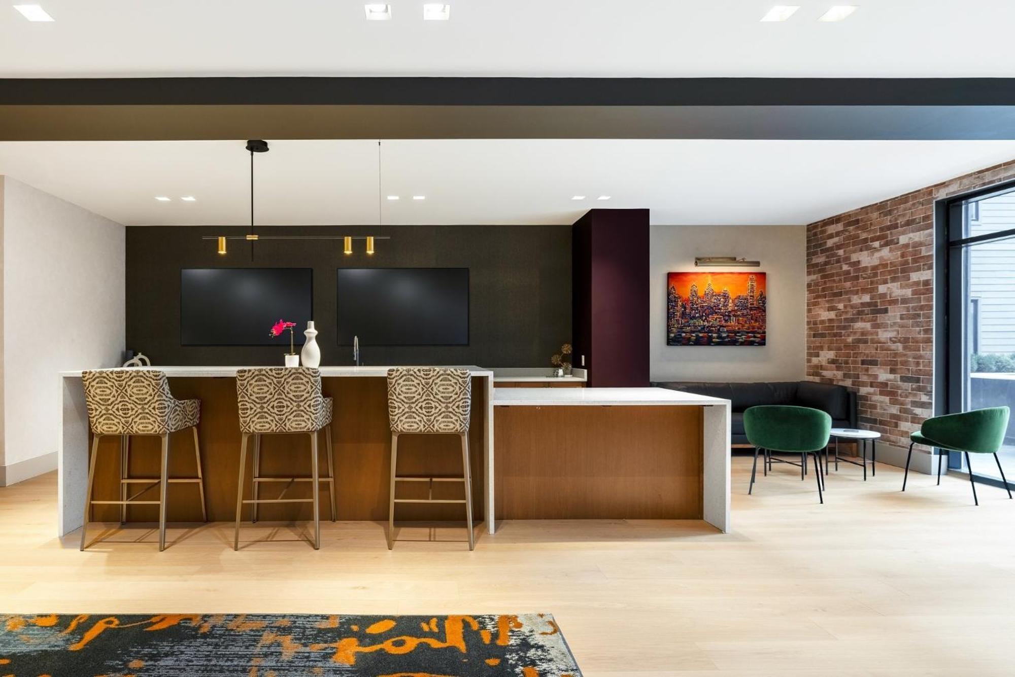 Luxury By Hyatus Center *
